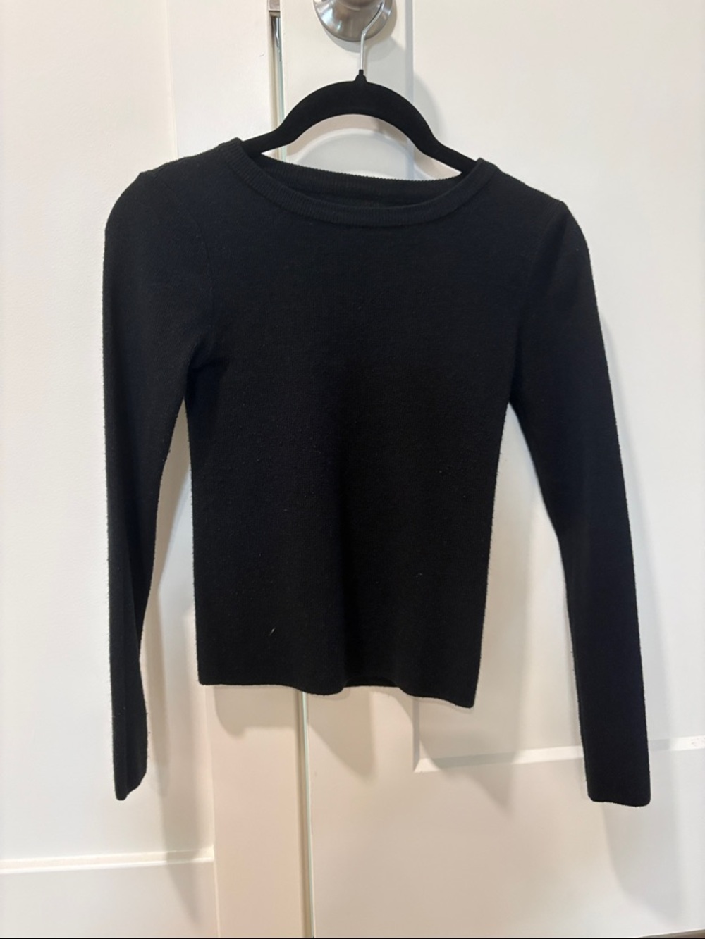 Women's Black Long-Sleeve Crewneck Top